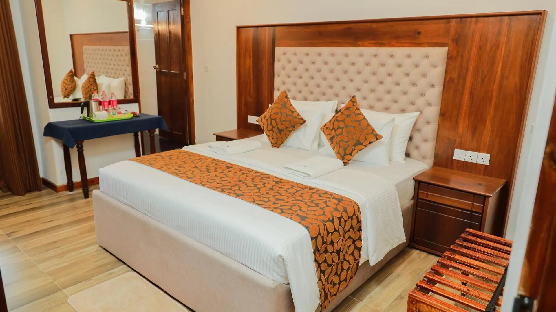 Hotel Silver Falls contacts