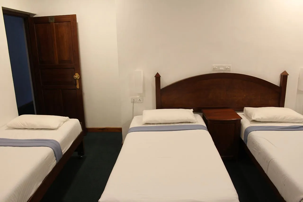Hotel Silver Falls - Nuwara Eliya 3*,